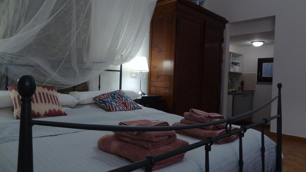 Mecenate 69 Suite Arezzo Szoba fotó