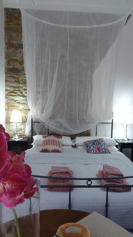 Mecenate 69 Suite Arezzo Szoba fotó
